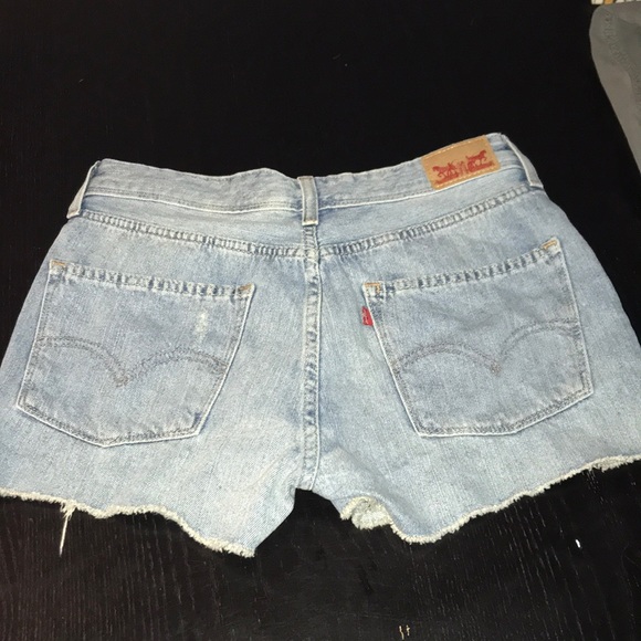 Levi’s High Rise Short - Picture 3 of 4